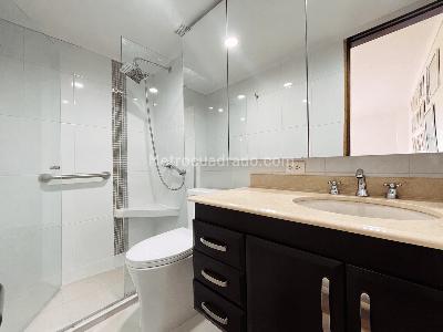Apartamento de 2 alcobas en venta en El Poblado, Medellín, 171 m² · foto 14 de 16