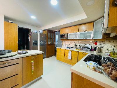 Apartamento de 2 alcobas en venta en El Poblado, Medellín, 171 m² · foto 6 de 16