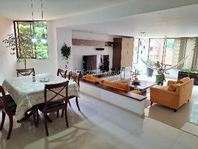 Apartamento en venta en El Poblado, Medellín · foto 2 de 19