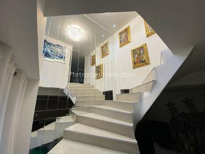 Casa de 5 alcobas en venta en Laureles, Medellín, 440 m² · foto 11 de 20