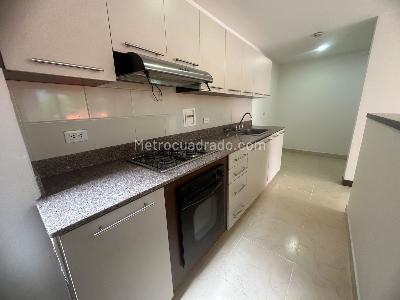 Apartamento de 3 alcobas en arriendo en Loma Del Escobero, Envigado, 113 m² · foto 4 de 16