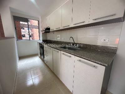 Apartamento de 3 alcobas en arriendo en Loma Del Escobero, Envigado, 113 m² · foto 5 de 16
