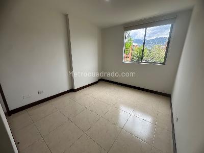 Apartamento de 3 alcobas en arriendo en Loma Del Escobero, Envigado, 113 m² · foto 6 de 16