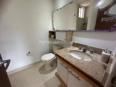 Apartamento de 3 alcobas en arriendo en Loma Del Escobero, Envigado, 113 m² · foto 13 de 16