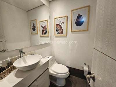 Apartaestudio en arriendo en El Poblado, Medellín, 56 m² · foto 8 de 10