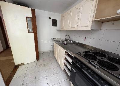 Apartamento de 2 alcobas en arriendo en Laureles, Medellín, 70 m² · foto 3 de 12