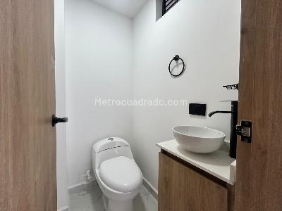 Apartamento de 3 alcobas en arriendo en La Castellana, Medellín, 128 m² · foto 10 de 14
