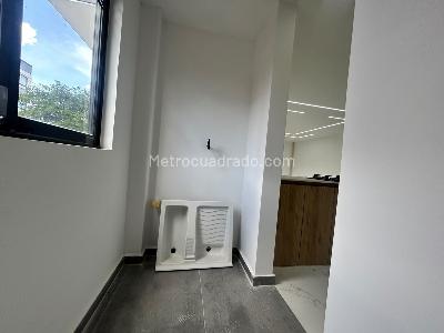 Apartamento de 3 alcobas en arriendo en La Castellana, Medellín, 128 m² · foto 12 de 14