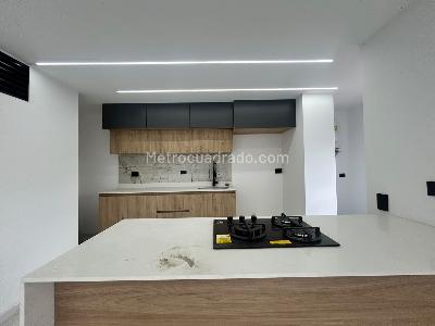 Apartamento de 3 alcobas en arriendo en La Castellana, Medellín, 128 m² · foto 4 de 14