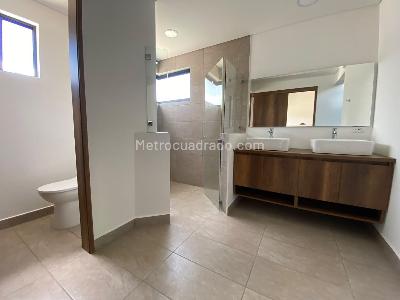 Casa de 4 alcobas en arriendo en Sajonia, Rionegro, 380 m² · foto 13 de 15