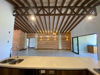 Casa de 4 alcobas en arriendo en Sajonia, Rionegro, 380 m² · foto 3 de 15