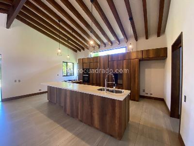 Casa de 4 alcobas en arriendo en Sajonia, Rionegro, 380 m² · foto 6 de 15