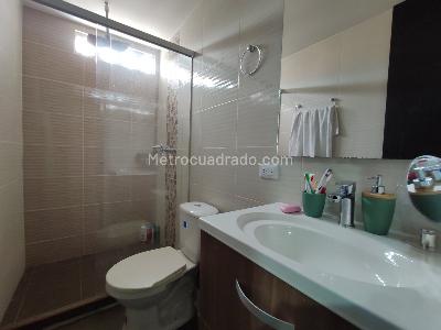 Apartamento de 3 alcobas en venta en El Nogal Los Almendros, Medellín, 168 m² · foto 13 de 15