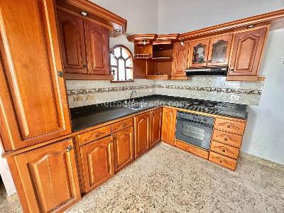 Apartamento de 3 alcobas en venta en Estadio, Medellín, 172 m² · foto 2 de 18