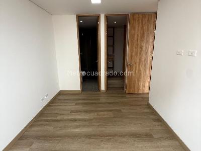 Apartamento de 2 alcobas en arriendo en Los Colores, Medellín, 74 m² · foto 4 de 9