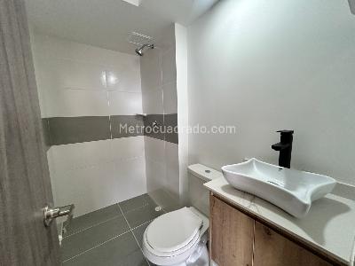 Apartamento de 2 alcobas en arriendo en Los Colores, Medellín, 74 m² · foto 7 de 9