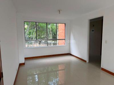 Apartamento de 3 alcobas en venta en El Poblado, Medellín, 86 m² · foto 2 de 8