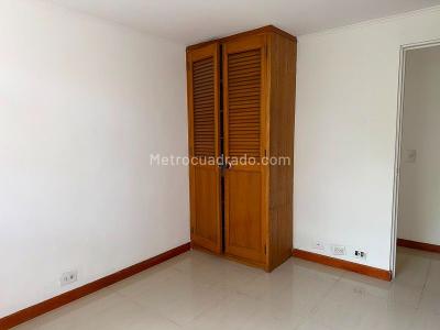 Apartamento de 3 alcobas en venta en El Poblado, Medellín, 86 m² · foto 8 de 8