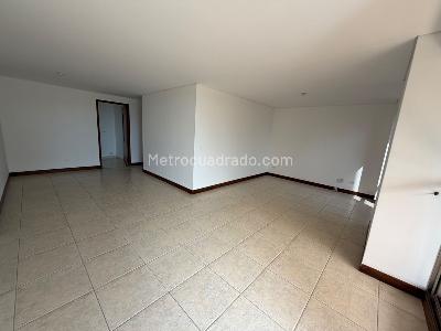 Apartamento de 3 alcobas en arriendo en El Poblado, Medellín, 127 m² · foto 3 de 14