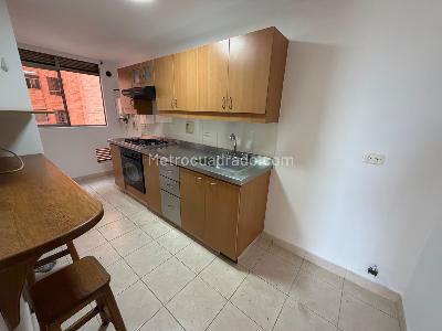 Apartamento de 3 alcobas en arriendo en El Poblado, Medellín, 127 m² · foto 5 de 14
