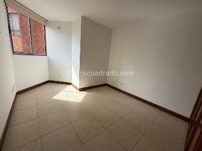 Apartamento de 3 alcobas en arriendo en El Poblado, Medellín, 127 m² · foto 7 de 14