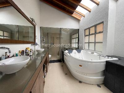 Casa de 4 alcobas en venta en Aves Maria, Sabaneta, 470 m² · foto 10 de 20
