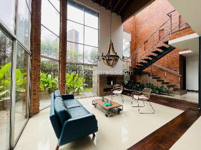 Casa de 4 alcobas en venta en Aves Maria, Sabaneta, 470 m² · foto 2 de 20