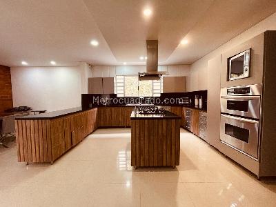 Casa de 4 alcobas en venta en Aves Maria, Sabaneta, 470 m² · foto 6 de 20