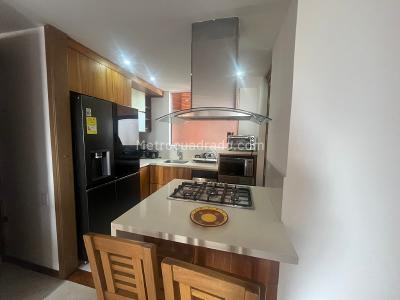 Apartamento de 3 alcobas en arriendo en Castropol, Medellín, 116 m² · foto 3 de 15