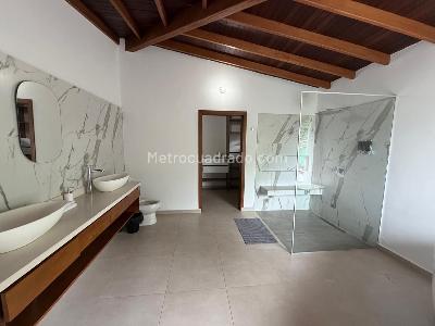 Casa de 3 alcobas en arriendo en Las Antillas, Envigado, 500 m² · foto 11 de 17