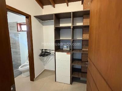 Casa de 3 alcobas en arriendo en Las Antillas, Envigado, 500 m² · foto 13 de 17