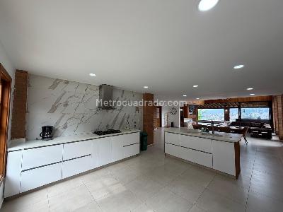 Casa de 3 alcobas en arriendo en Las Antillas, Envigado, 500 m² · foto 6 de 17