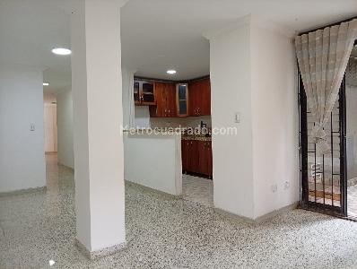 Apartamento de 5 alcobas en venta en Ferrini, Medellín, 223 m² · foto 2 de 19