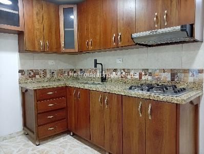 Apartamento de 5 alcobas en venta en Ferrini, Medellín, 223 m² · foto 3 de 19