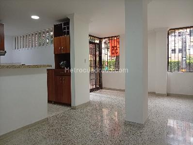 Apartamento de 5 alcobas en venta en Ferrini, Medellín, 223 m² · foto 4 de 19