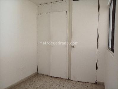 Apartamento de 5 alcobas en venta en Ferrini, Medellín, 223 m² · foto 8 de 19