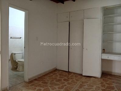 Apartamento de 5 alcobas en venta en Ferrini, Medellín, 223 m² · foto 10 de 19