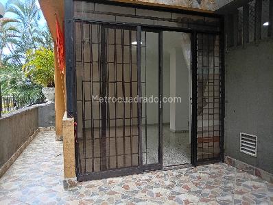 Apartamento de 5 alcobas en venta en Ferrini, Medellín, 223 m² · foto 18 de 19