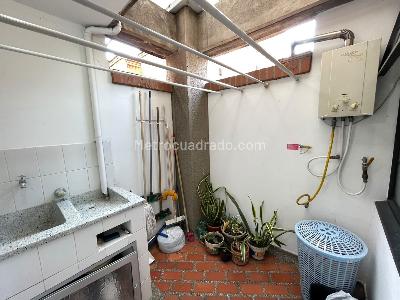 Apartamento de 4 alcobas en arriendo en Laureles, Medellín, 130 m² · foto 14 de 15