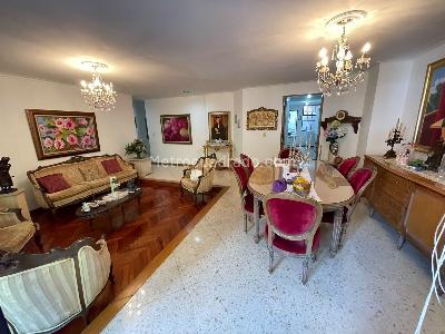 Apartamento de 4 alcobas en arriendo en Laureles, Medellín, 130 m² · foto 2 de 15