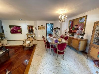 Apartamento de 4 alcobas en arriendo en Laureles, Medellín, 130 m² · foto 3 de 15