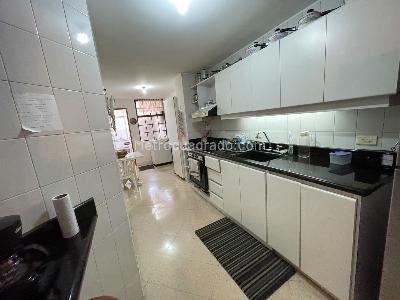 Apartamento de 4 alcobas en arriendo en Laureles, Medellín, 130 m² · foto 7 de 15