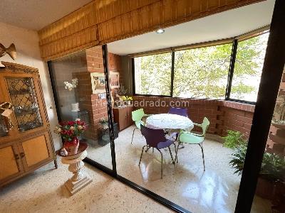 Apartamento de 4 alcobas en arriendo en Laureles, Medellín, 130 m² · foto 9 de 15