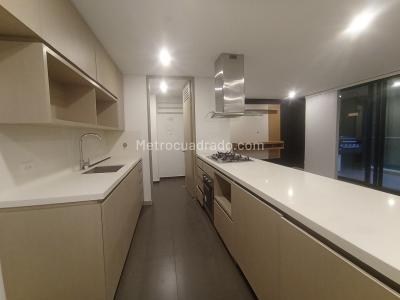 Apartamento de 2 alcobas en arriendo en El Poblado, Medellín, 103 m² · foto 5 de 20