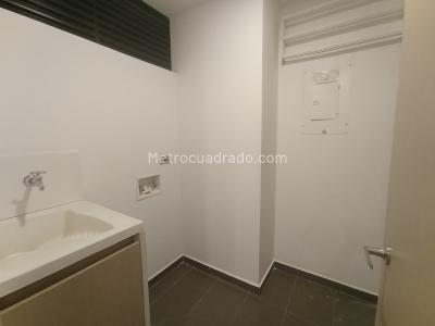 Apartamento de 2 alcobas en arriendo en El Poblado, Medellín, 103 m² · foto 9 de 20