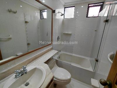 Apartamento de 3 alcobas en arriendo en Conquistadores, Medellín, 175 m² · foto 13 de 18