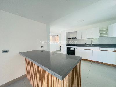 Apartamento de 3 alcobas en venta en El Poblado, Medellín, 145 m² · foto 2 de 19