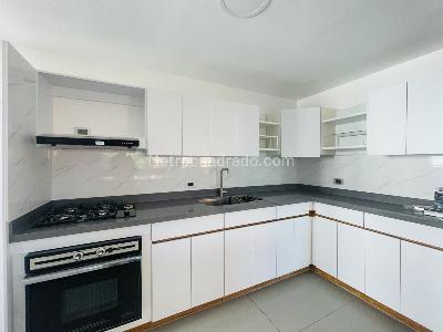 Apartamento de 3 alcobas en venta en El Poblado, Medellín, 145 m² · foto 3 de 19
