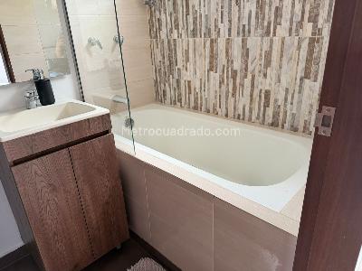 Apartamento de 2 alcobas en venta en El Poblado, Medellín, 82 m² · foto 11 de 14