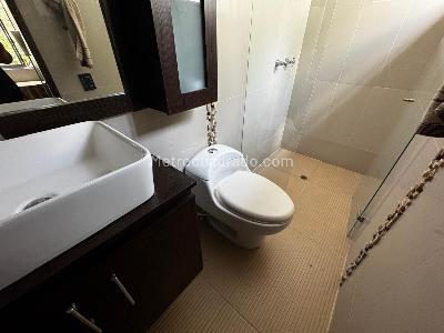 Casa de 4 alcobas en arriendo en Simon Bolivar Laureles, Medellín, 400 m² · foto 13 de 18